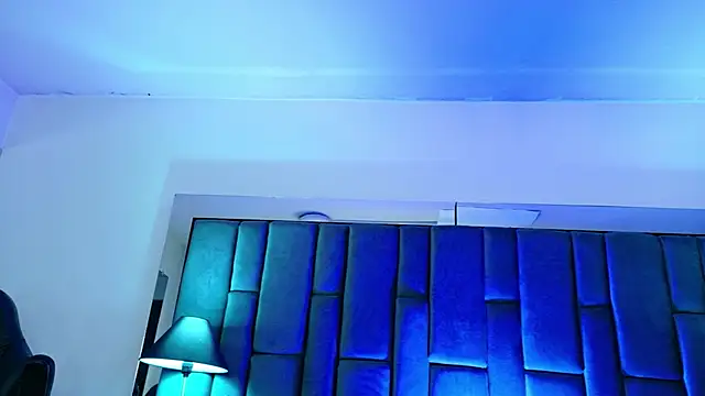 Aisha Nowak online show from 10, 10, 2025