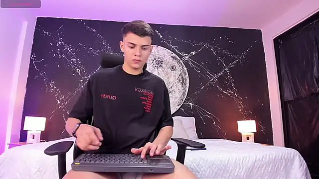 JacobRoberts1 online show from 8, 3, 2025