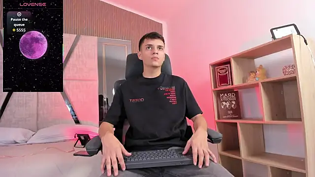 JacobRoberts1 online show from 4, 12, 2025