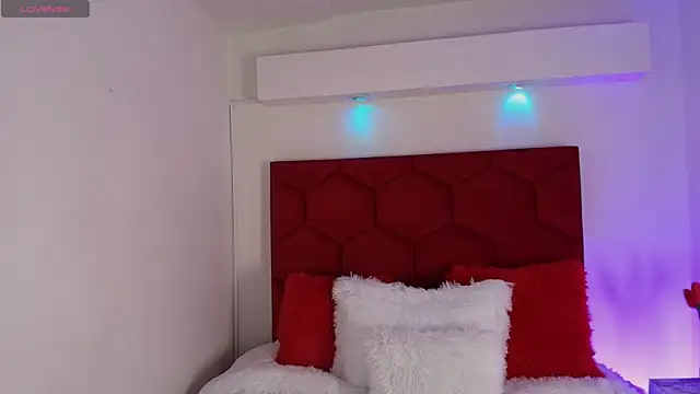 Snapshot of LoreleyNovoa chatting on 17, 9, 2025 LoreleyNovoa online show from 17, 9, 2025