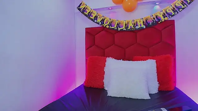 Snapshot of LoreleyNovoa chatting on 10, 10, 2025 LoreleyNovoa online show from 10, 10, 2025