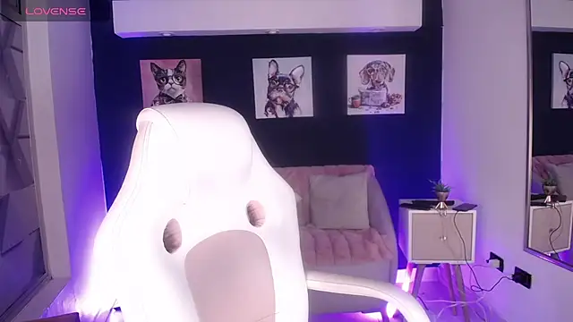 Snapshot of LoreleyNovoa chatting on 3, 3, 2026 LoreleyNovoa online show from 3, 3, 2026