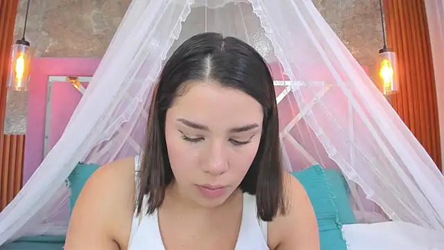 Snapshot of EmmaSulivan chatting on 12, 10, 2025 EmmaSulivan online show from 12, 10, 2025