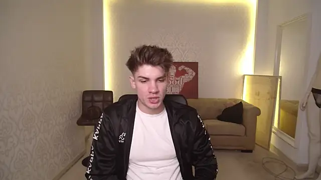 MaxKaiden online show from 4, 3, 2025