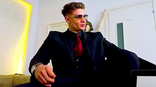 MaxKaiden online show from 18, 4, 2026