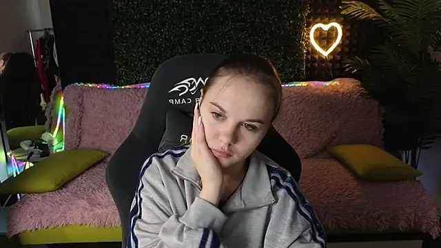 Snapshot of Dyna_bae chatting on 14, 9, 2025 Dyna bae online show from 14, 9, 2025