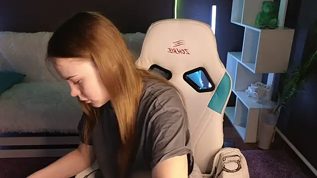 Snapshot of Dyna_bae chatting on 28, 9, 2025 Dyna bae online show from 28, 9, 2025