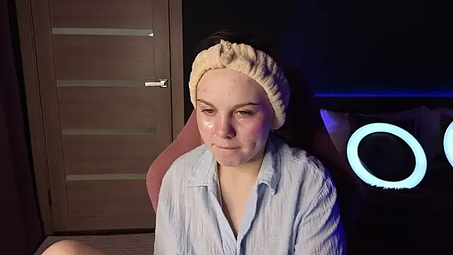 Snapshot of Dyna_bae chatting on 7, 10, 2025 Dyna bae online show from 7, 10, 2025