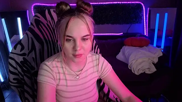 Snapshot of Dyna_bae chatting on 10, 11, 2025 Dyna bae online show from 10, 11, 2025