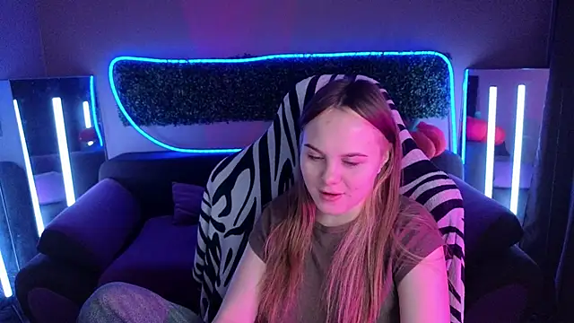 Snapshot of Dyna_bae chatting on 19, 11, 2025 Dyna bae online show from 19, 11, 2025