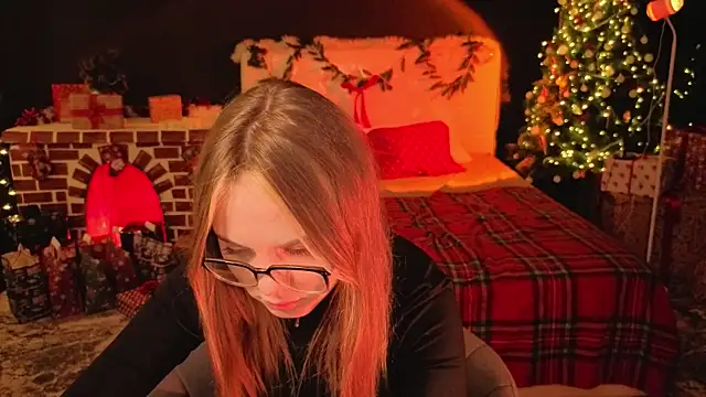 Snapshot of Dyna_bae chatting on 14, 12, 2025 Dyna bae online show from 14, 12, 2025