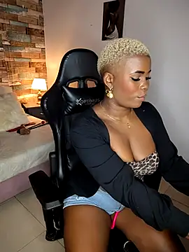 DashaSousaa online show from 15, 4, 2026