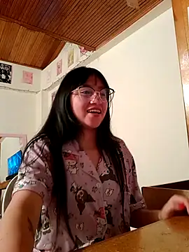 Snapshot of Arielle_lov chatting on 1, 10, 2025 Arielle lov online show from 1, 10, 2025