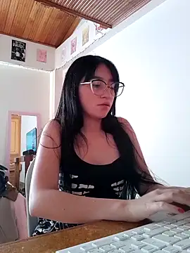 Snapshot of Arielle_lov chatting on 8, 10, 2025 Arielle lov online show from 8, 10, 2025