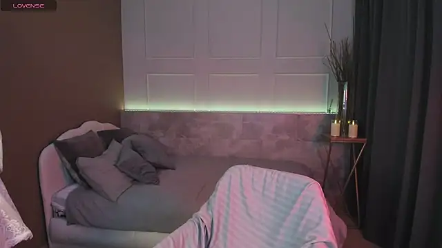 Sandra Kind online show from 5, 3, 2025