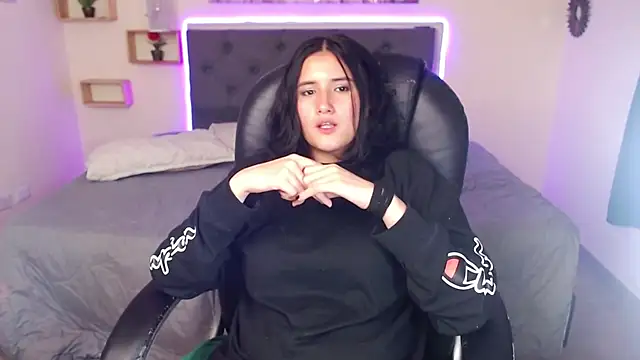 Snapshot of amy_royale chatting on 23, 2, 2025 amy royale online show from 23, 2, 2025