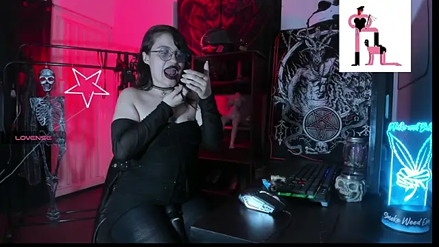 Snapshot of OnyxDiosaGotica chatting on 17, 11, 2025 OnyxDiosaGotica online show from 17, 11, 2025