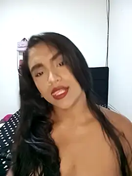 Snapshot of victoria_roussee chatting on 2, 3, 2025 victoria roussee online show from 2, 3, 2025