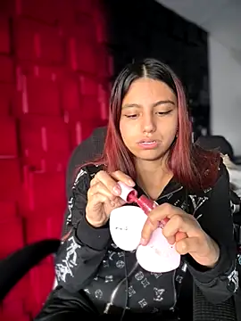 Snapshot of Emily-teen chatting on 2, 12, 2025 Emily-teen online show from 2, 12, 2025