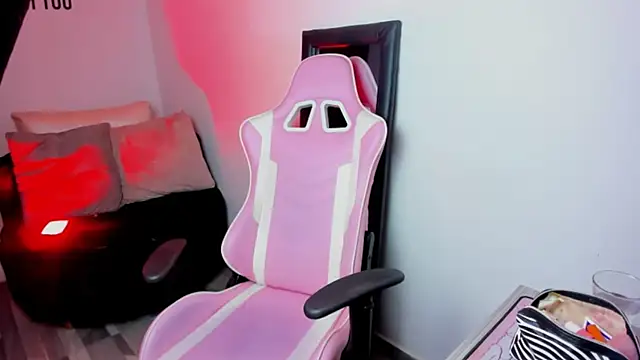 Zamira Taylor online show from 18, 3, 2025