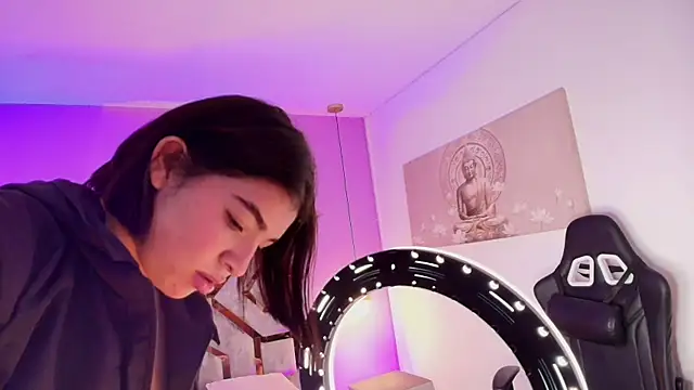 Zamira Taylor online show from 2, 10, 2025