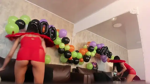 NahomyCarther online show from 30, 10, 2025