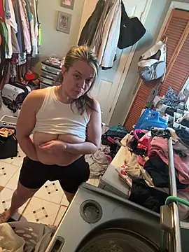 SirensKissss online show from 8, 3, 2025