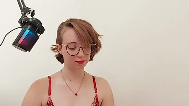 Snapshot of Elise_Nyx chatting on 2, 10, 2025 Elise Nyx online show from 2, 10, 2025