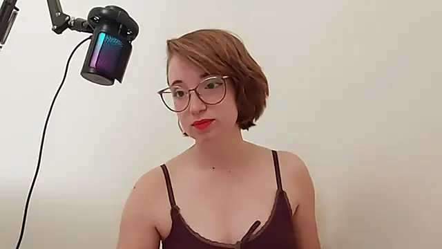 Snapshot of Elise_Nyx chatting on 3, 10, 2025 Elise Nyx online show from 3, 10, 2025