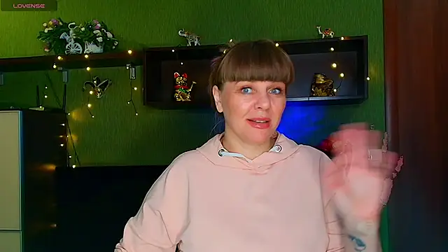 Snapshot of VeronikawGold chatting on 2, 2, 2026 VeronikawGold online show from 2, 2, 2026