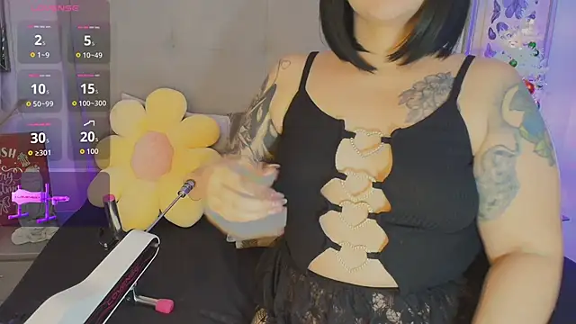 Carlaguzman  online show from 15, 12, 2025