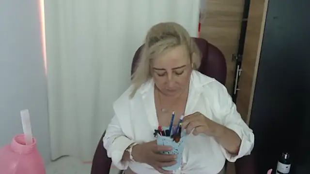 Snapshot of Mature_2025 chatting on 10, 6, 2026 Mature 2025 online show from 10, 6, 2026