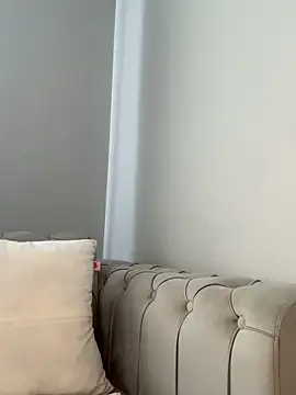 Snapshot of laraaaaaa chatting on 3, 11, 2025 laraaaaaa online show from 3, 11, 2025