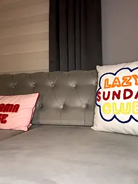 Snapshot of laraaaaaa chatting on 17, 12, 2025 laraaaaaa online show from 17, 12, 2025