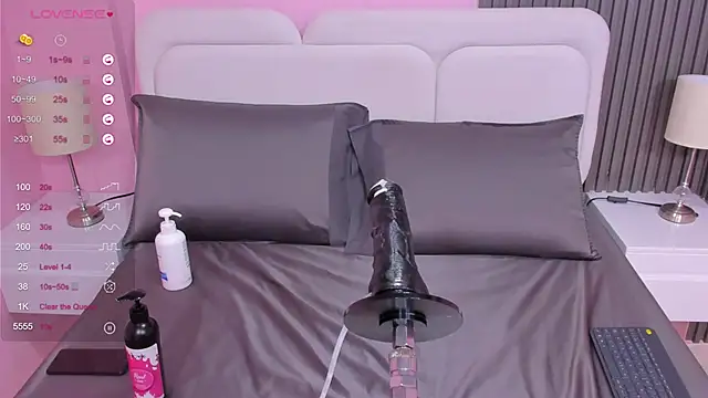 honey sofii  online show from 8, 3, 2025