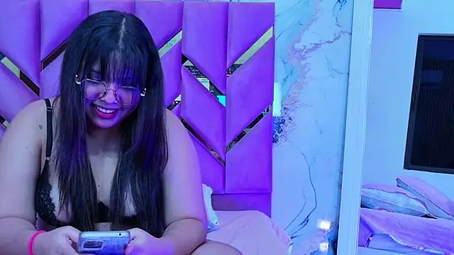 innocenthazel online show from 2, 12, 2025