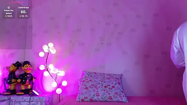 innocenthazel online show from 17, 4, 2026