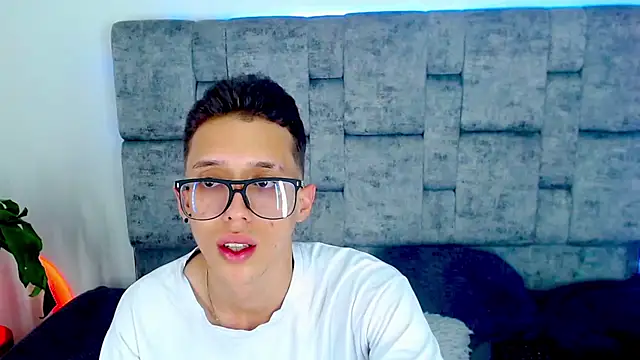 Snapshot of skinny_bigcock02 chatting on 21, 2, 2025 skinny bigcock02 online show from 21, 2, 2025