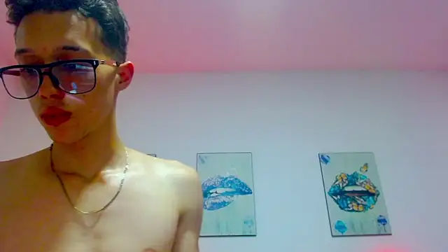 Snapshot of skinny_bigcock02 chatting on 4, 3, 2025 skinny bigcock02 online show from 4, 3, 2025