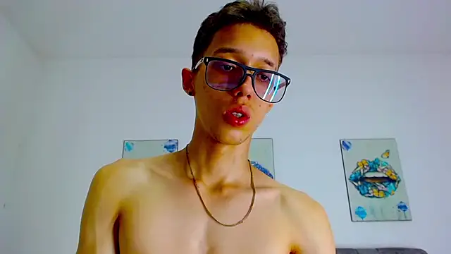 Snapshot of skinny_bigcock02 chatting on 6, 3, 2025 skinny bigcock02 online show from 6, 3, 2025