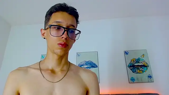 Snapshot of skinny_bigcock02 chatting on 7, 3, 2025 skinny bigcock02 online show from 7, 3, 2025