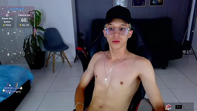 Snapshot of skinny_bigcock02 chatting on 10, 9, 2025 skinny bigcock02 online show from 10, 9, 2025