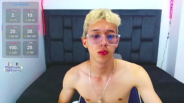 Snapshot of skinny_bigcock02 chatting on 24, 9, 2025 skinny bigcock02 online show from 24, 9, 2025