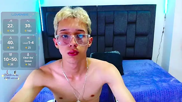 Snapshot of skinny_bigcock02 chatting on 30, 9, 2025 skinny bigcock02 online show from 30, 9, 2025