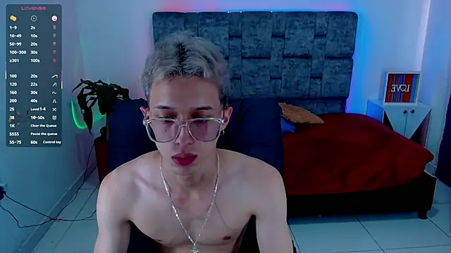 Snapshot of skinny_bigcock02 chatting on 7, 10, 2025 skinny bigcock02 online show from 7, 10, 2025