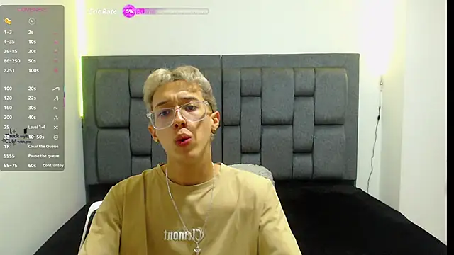 Snapshot of skinny_bigcock02 chatting on 11, 10, 2025 skinny bigcock02 online show from 11, 10, 2025