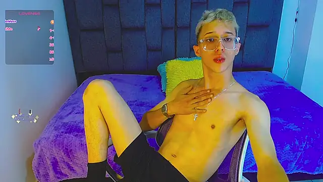 Snapshot of skinny_bigcock02 chatting on 25, 10, 2025 skinny bigcock02 online show from 25, 10, 2025