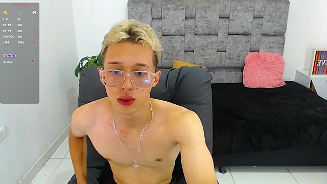 Snapshot of skinny_bigcock02 chatting on 8, 11, 2025 skinny bigcock02 online show from 8, 11, 2025