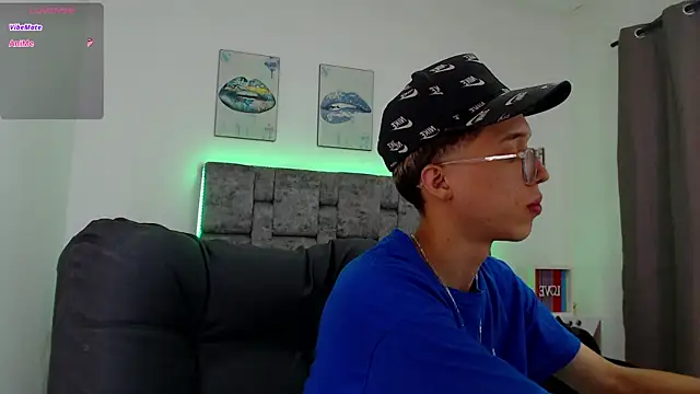 Snapshot of skinny_bigcock02 chatting on 27, 11, 2025 skinny bigcock02 online show from 27, 11, 2025