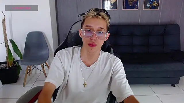 Snapshot of skinny_bigcock02 chatting on 29, 11, 2025 skinny bigcock02 online show from 29, 11, 2025